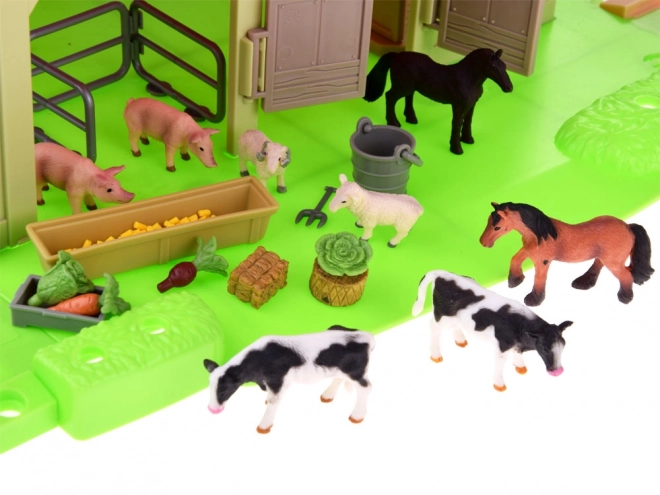 Mega grande ferme avec tracteurs et animaux