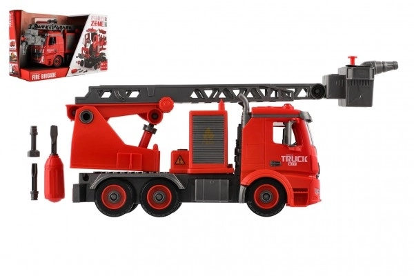 Camion de pompiers avec pulvérisateur d'eau et son