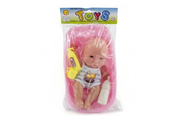 Bébé dans la baignoire