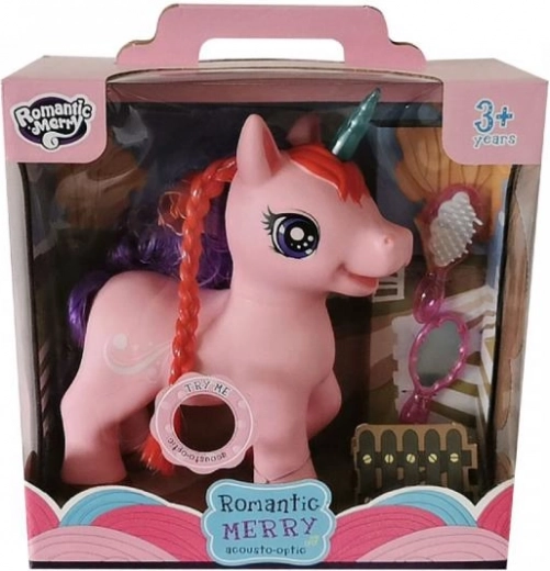 Chante et émet des sons joyeux