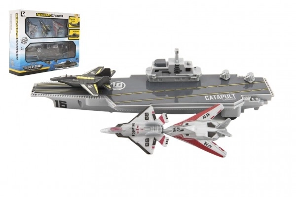Porte-avions avec catapulte et chasseurs