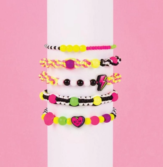 Fabrication de bracelets néon
