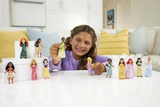 Petite poupée des princesses Disney