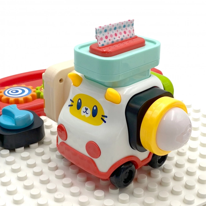 Petite voiture en forme de cube