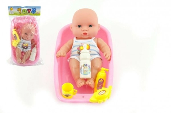 Bébé dans la baignoire