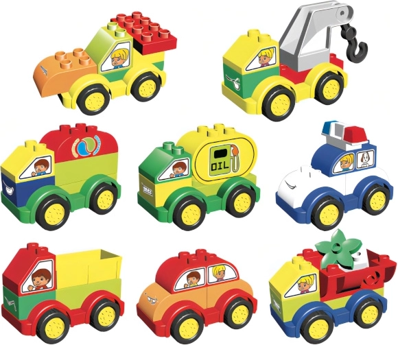 Petites voitures joyeuses en grands blocs