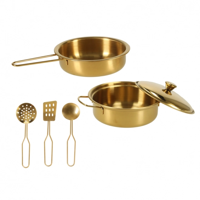 Cuisine en bois pour enfants avec réfrigérateur doré et tableau noir