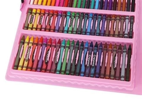 Grand ensemble de peinture dans une valise rose