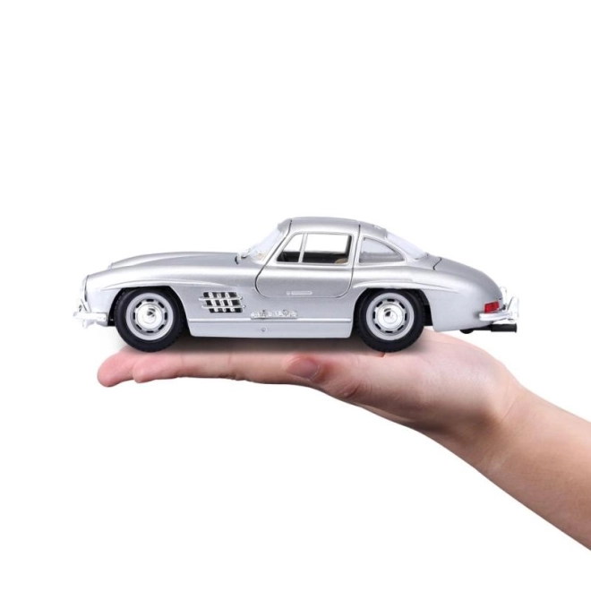 Bburago 1:24 Mercedes Benz 300SL argent 18-22023