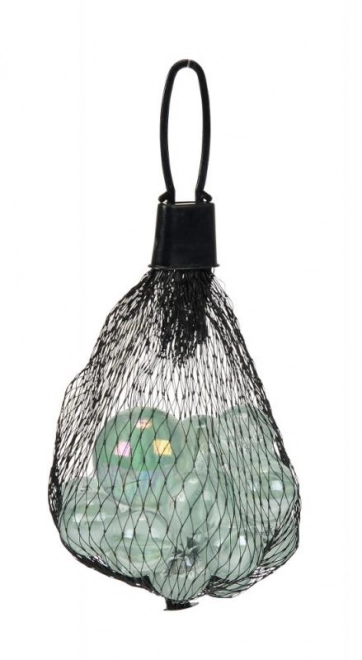Billes en verre dans un filet