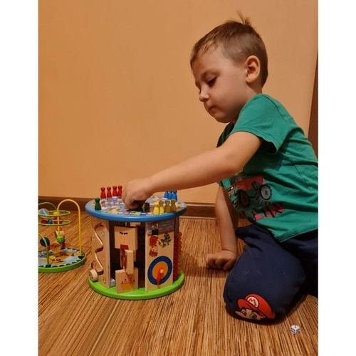 Cube en bois avec jeux pour enfants