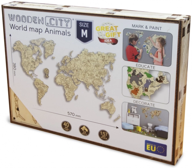 Carte du monde en bois avec animaux