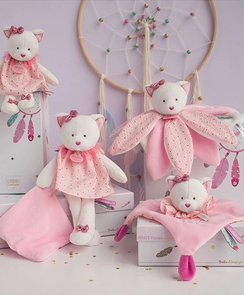 Ensemble cadeau - doudou en peluche rose chat