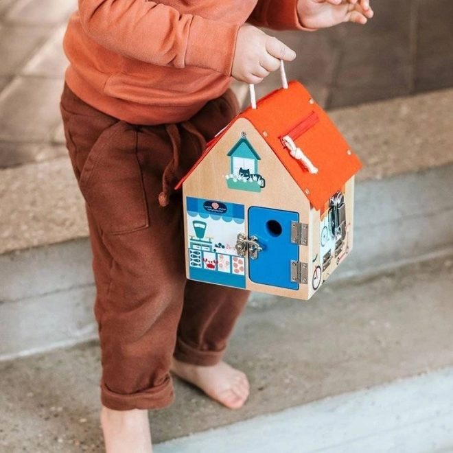 Lilliputiens – maison en bois avec verrous