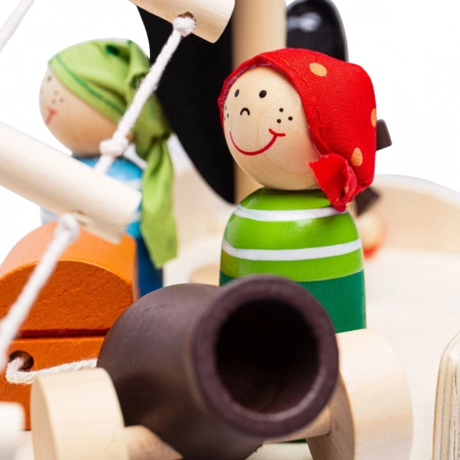 Bateau pirate en bois avec accessoires de Bigjigs Toys