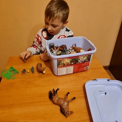 Figurines d'animaux avec valisette