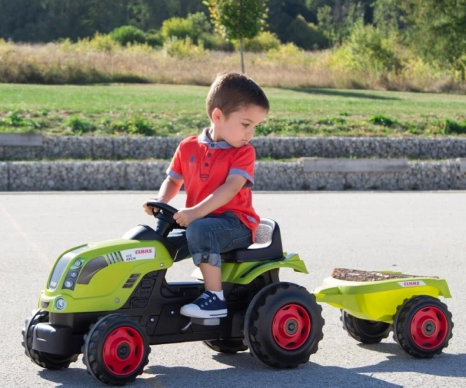 Tracteur à pédales CLAAS Arion 400 avec remorque verte