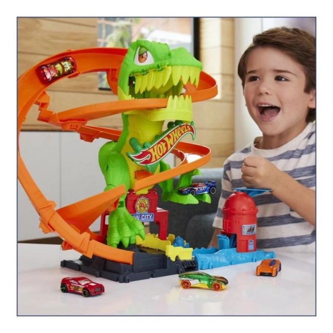 T-rex attaque la caserne des pompiers de Hot Wheels city