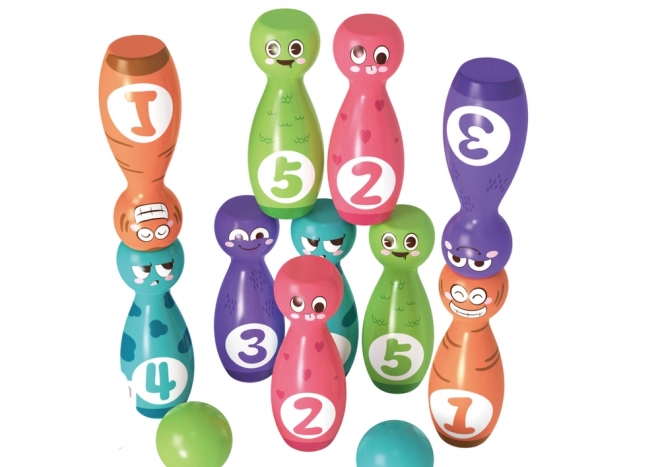 Ensemble de quilles avec visages joyeux