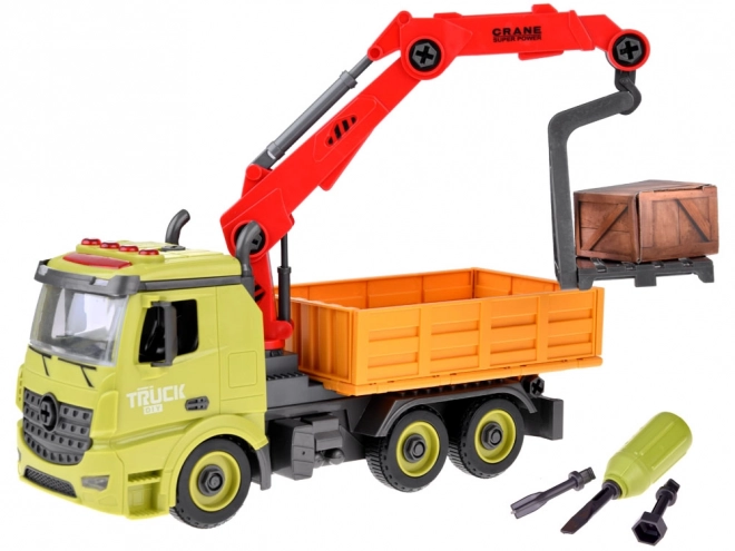 Camion de construction avec grue et benne basculante