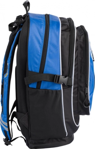 Matériau imperméable, éléments réfléchissants et poche secrète