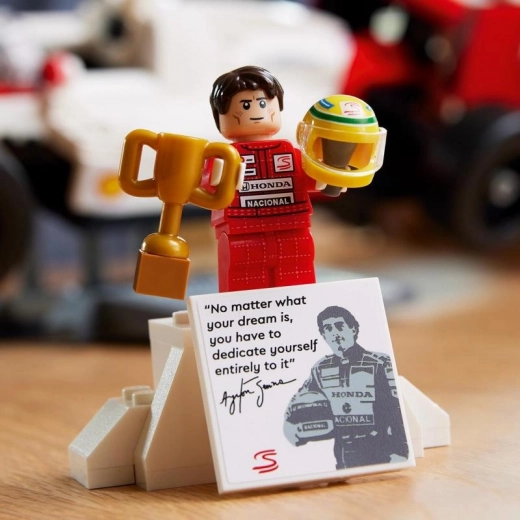 Minifigurine Ayrton Senna avec socle de podium