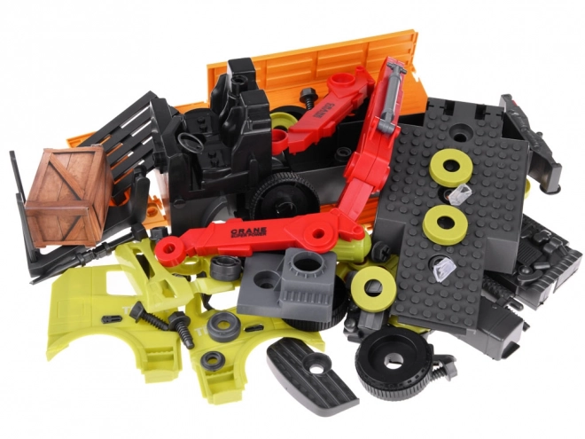 Camion de construction avec grue et benne basculante