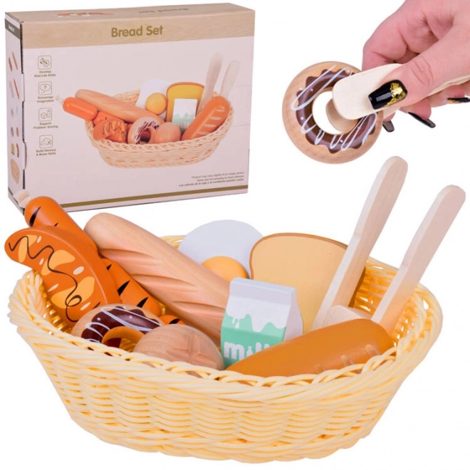 Panier en bois plein de pâtisseries pour jouer