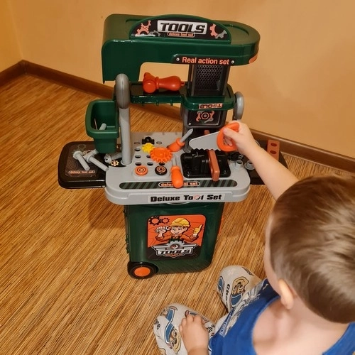 Atelier pour enfants avec outils et valise