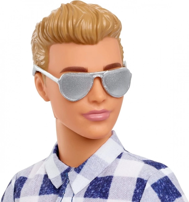 Poupée Barbie Camping Ken avec accessoires