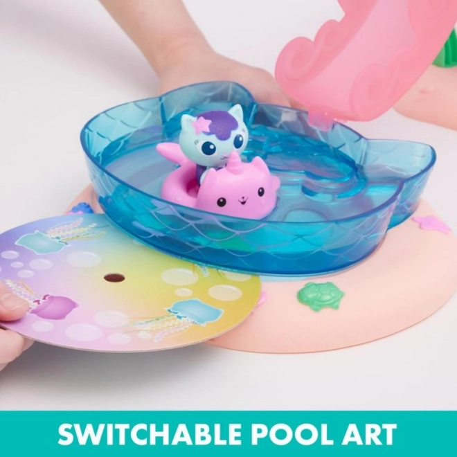 Maison de poupée Gabby: Amusement à la piscine