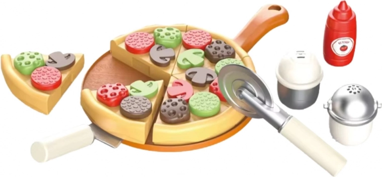 Pizza avec garnitures et ustensiles