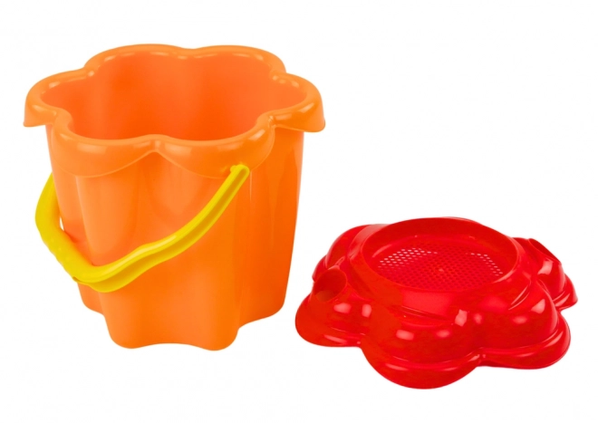 Ensemble coloré de jouets de sable avec moulin et moules