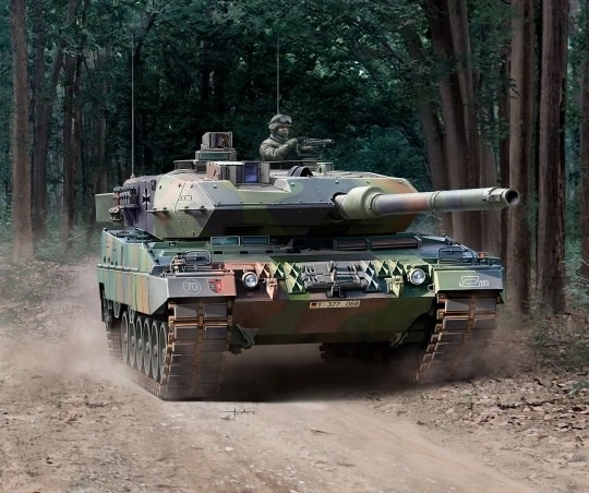Modèle en plastique Leopard 2A6/A6NL