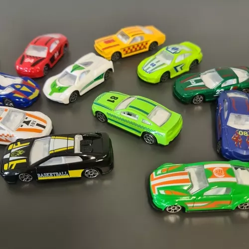 Ensemble coloré de petites voitures - 16 pièces