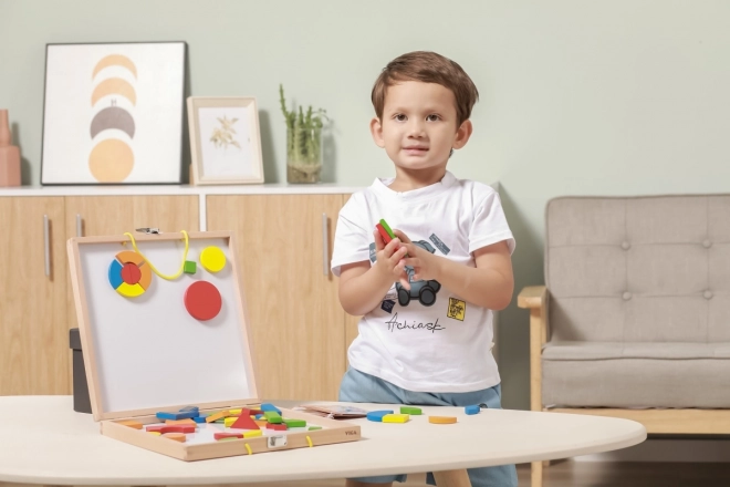 Jeu de construction magnétique en bois dans une mallette