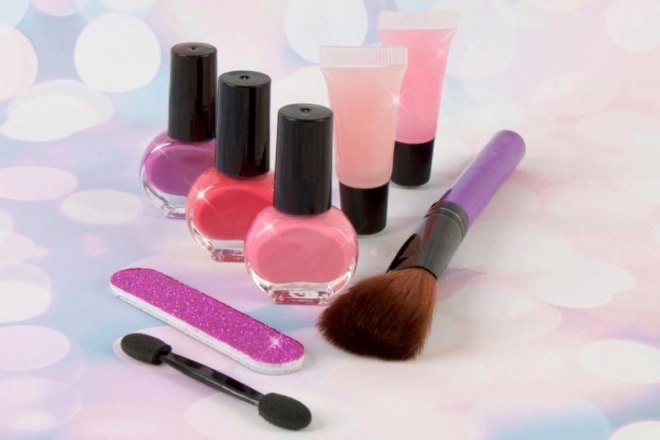 Set cosmétique dans une valise