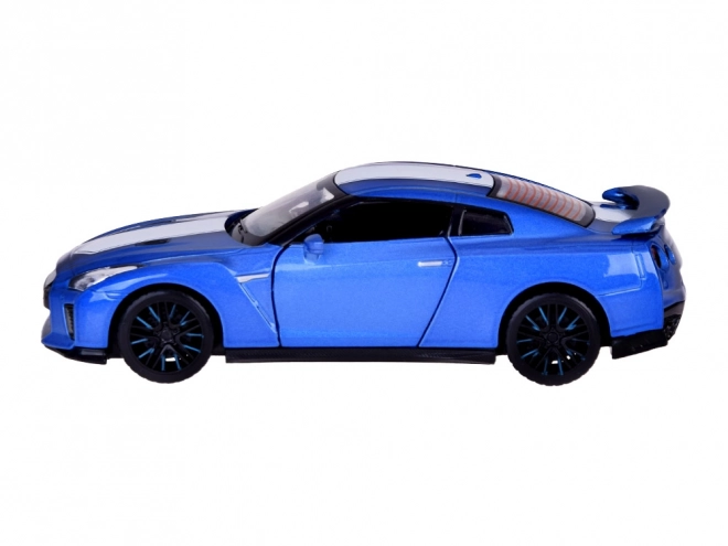Auto Nissan GT-R avec portes ouvrantes
