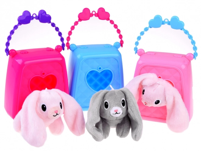 Jolie sacoche avec un lapin en peluche