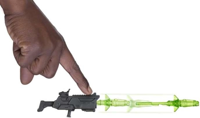 Blaster d’action avec effet de projectile néon
