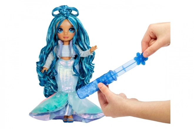 Poupée de mode Rainbow High Hiver - Skyler (Bleu)