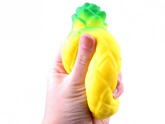 Ananas jaune en mousse