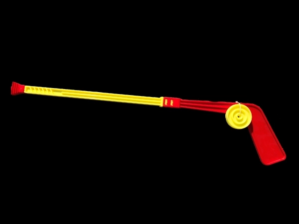 Bâton de hockey en plastique avec palet 74cm mélange de couleurs