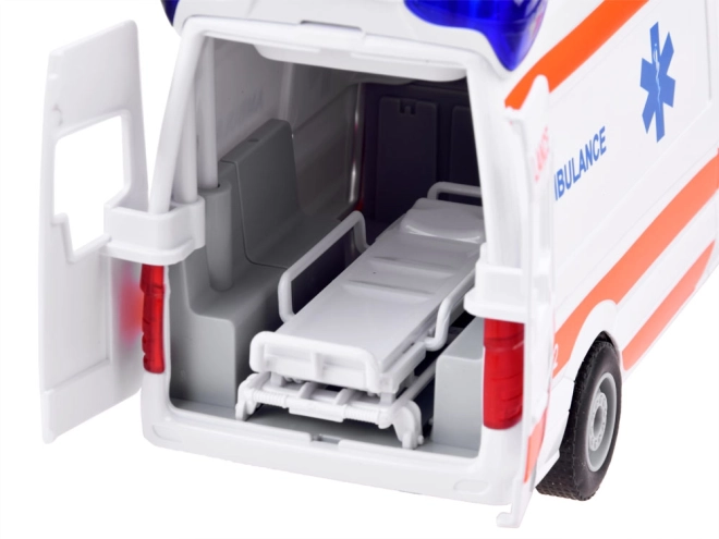 Ambulance pour enfants avec brancard et signaux lumineux