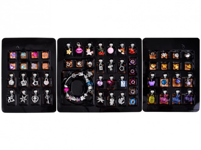 Kit pour la fabrication de bracelets avec breloques et perles