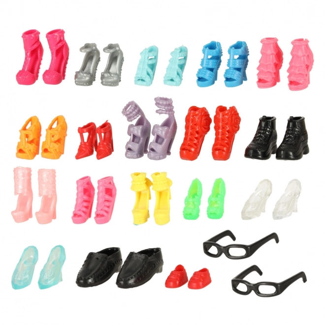 Vêtements et accessoires pour poupées - 85 pièces
