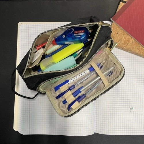 Trousse noire Maaleo à deux compartiments dépliante
