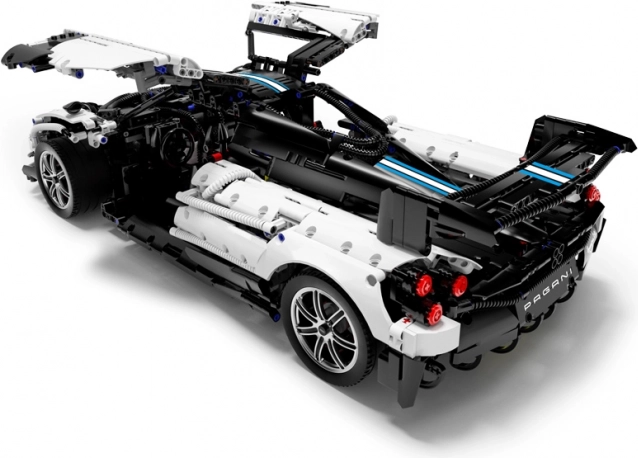 Maquette à assembler Pagani Huayra de Rastar 1:8