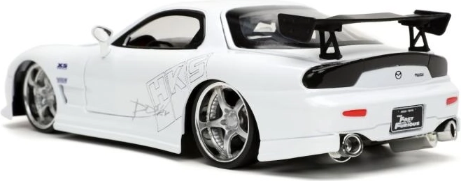 Carrosserie en métal et détails précis