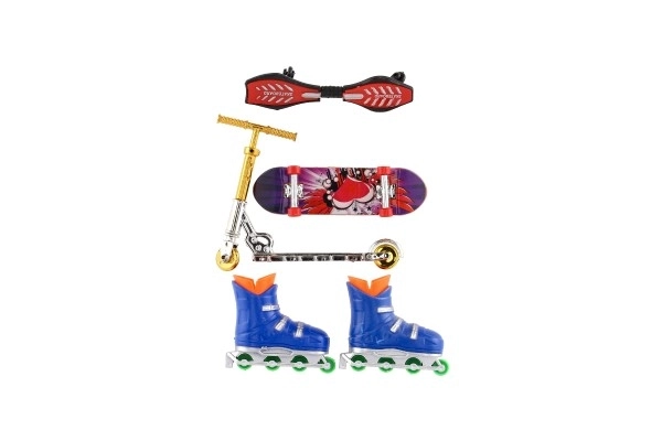 Ensemble skateboard, waveboard, patins, trottinette doigt en plastique mixte sur carte 16x30cm